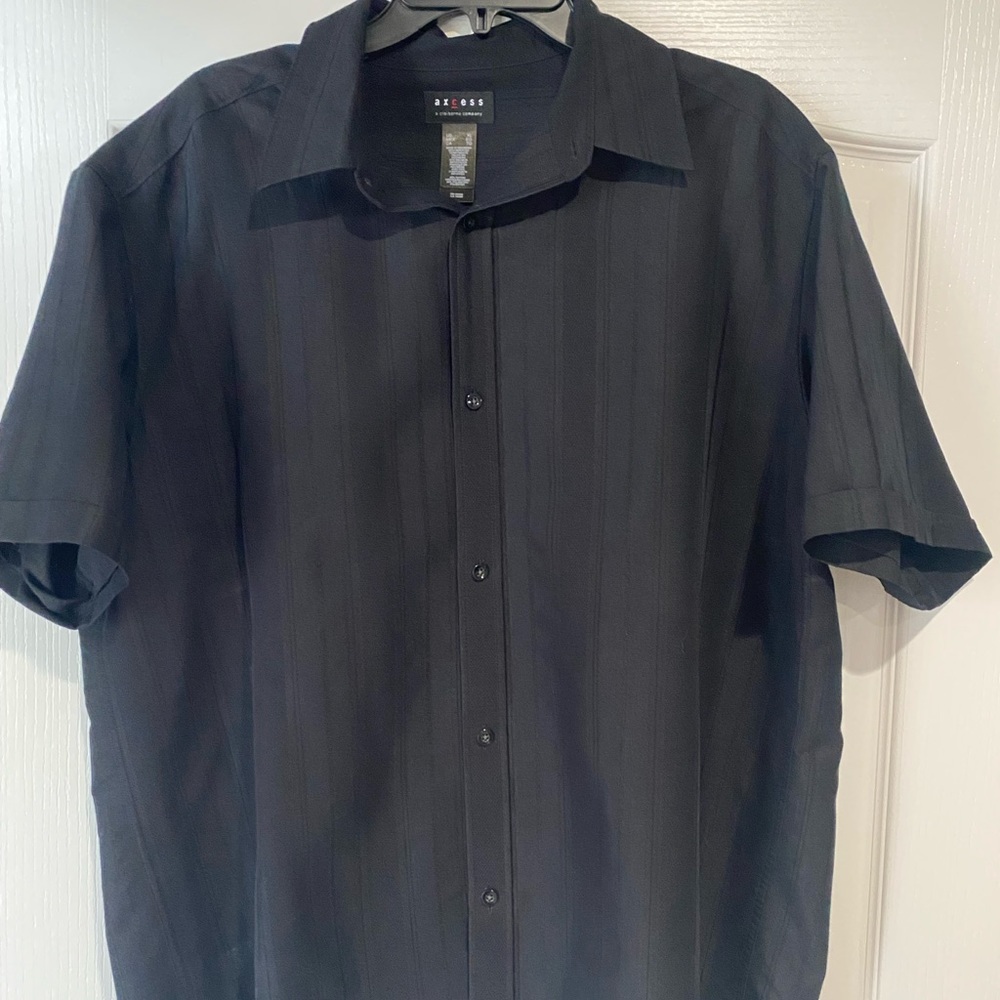 Axcess Black like new short sleeve lightweight button polo shirt